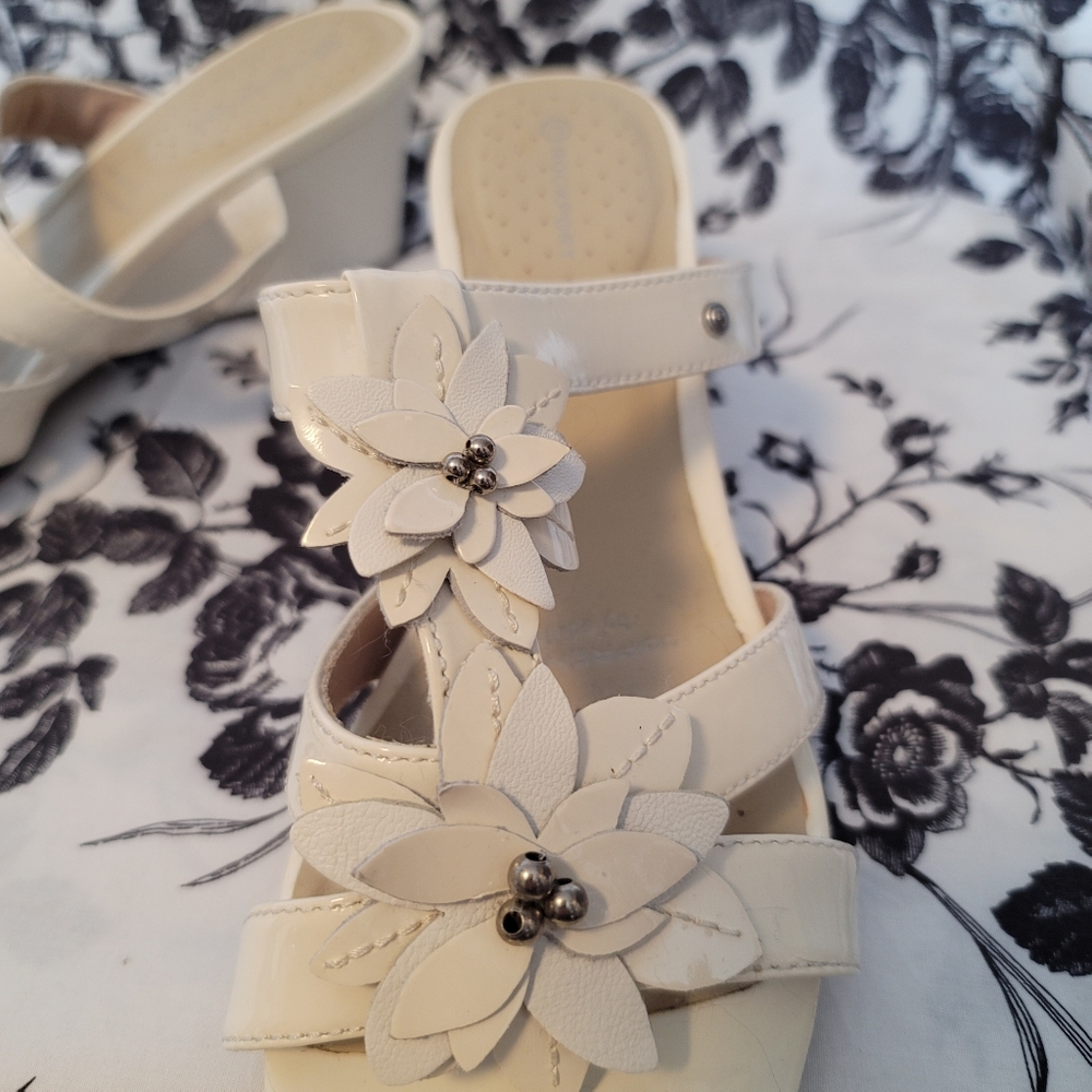 Sandals - Picture 2 of 6